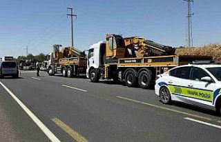 Diyarbakır’da gübre yüklü tır yol kenarına...
