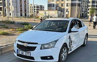 Diyarbakır’da iki araç çarpıştı