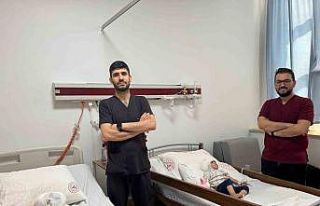 Diyarbakır’da iki hastanın biyonik kulak ameliyatı...