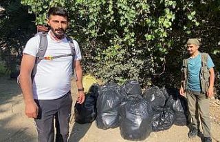 Doğaseverlerden piknikçilere tepki: Kaval Şelalesi’nde...