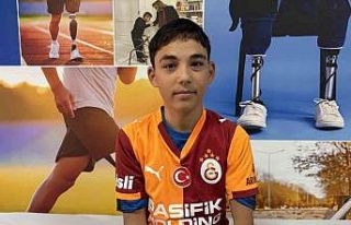 Doğuştan kolu olmayan Mehmet Efe’nin hem kolu...