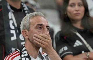 Dolmabahçe’de taraftarlardan protesto