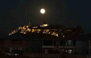 Dolunay, Van Kalesi’yle buluştu