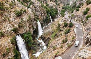 Dünyanın en yüksekteki ikinci şelalesi havadan...