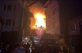 Dursunbey’de korkutan ev yangını