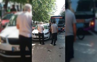 Duyarsız sürücü trafiği kilitledi
