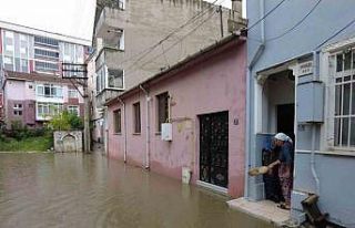 Edirne’de yollar göle döndü: Evlere yağmur sularının...