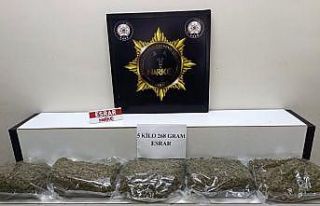 Edremit’te 5 kilogram esrar ele geçirildi