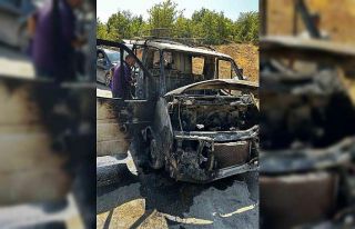 Elazığ’da minibüs küle döndü