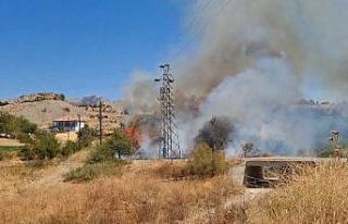 Elektrik direğindeki patlama yangına neden oldu