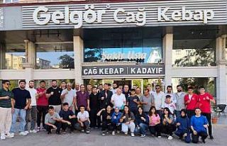 Elmalı, Erzurumlu boksörlerle yemekte bir araya...