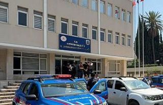 Emanet silahla 60 yaşındaki kadını öldürüp,...