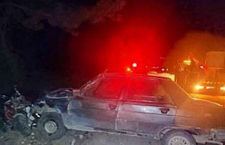 Emet’te otomobille elektrikli bisiklet çarpıştı:...