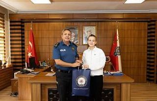 Emniyet Müdürü Yılmaz Taekwondo sporcusu Ebrar...