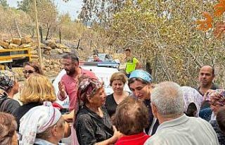 Ersin, yangında evleri zarar görenlerle bir araya...