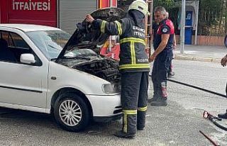 Erzincan’da seyir halindeki araç yandı