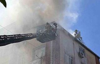 Esenler’de apartmanın çatısında çıkan yangın...