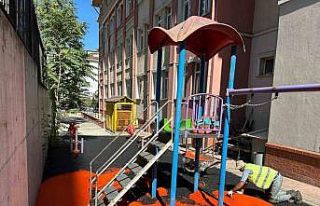 Esenyurt Belediyesinden okul bahçelerine oyun alanları