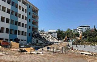 Eski devlet hastanesi polikliniği yıkılıyor yerine...