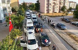 Eskişehir’de servis araçlarından renkli düğün...
