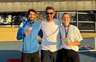 Eskişehirli atletlerden hurdles cup yarışında...