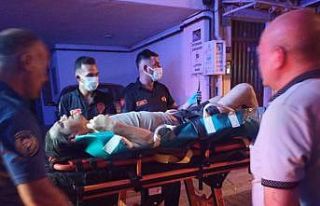 Evde düşen şahsın imdadına polis ve itfaiye ekipleri...