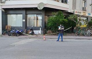 Evinin önünde tüfekli saldırıya uğradı