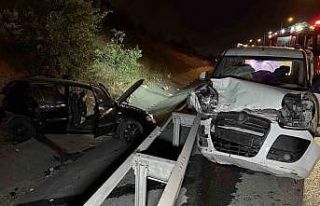 Eyüpsultan’da 2 araç çarpıştı: 1’i ağır...