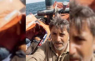 Fas açıklarında sürüklenen gemideki Türk kaptan...