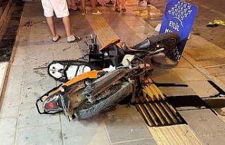 Feci kaza kamerada: Yoldan geçen hemşire dakikalarca...