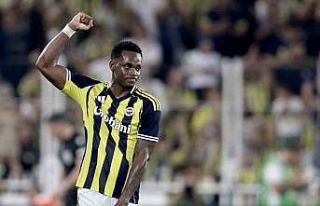 Fenerbahçe’nin yeni forveti Jhon Duran, ilk golünü...
