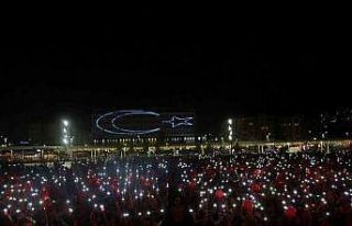 Fettah Can binlerce seveni ile Zafer Bayramı’nı...