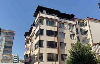Gaziantep’te 4 katlı binanın terasında yangın