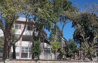 Gediz’de 43 yıllık Kızılay İşhanı yıkıldı