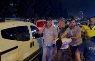 Göçmen kaçakçıları polisten kaçarken kaza yaptı:...