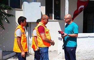 Gölbaşı Belediyesi temizlik personelinden örnek...