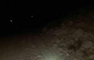 Gördes’te toprak kayması yolu kapattı