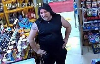 Gülerken bir anda yere yığıldı, hayatını kaybetti