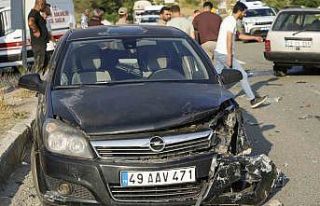 Gümüşhane-Trabzon karayolunda 3 aracın karıştığı...