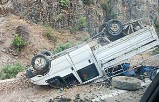 Hakkari’de kamyonet takla attı: 2 yaralı