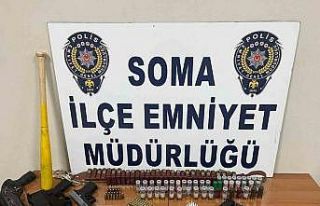 Haklarında arama bulunan şahıslar polisle çatıştı:...