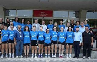 Hastaneden kadın basketbol takımına destek