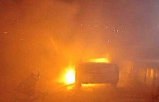 Hatay’da 2 farklı noktada çıkan yangında 2 araç...