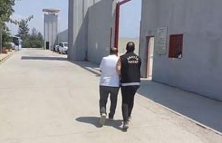 Hatay’da göçmen kaçakçılığı suçundan aranan...