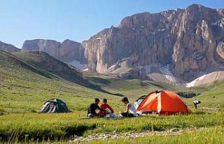 Hava sıcaklığı 40 dereceyi bulunca Erzincanlılar...
