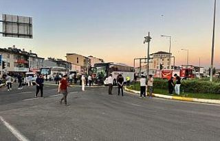 Horasan’da yolcu otobüsü ile traktör çarpıştı:...