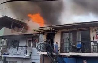 Hurdalık yangını büyüdü, evler küle döndü