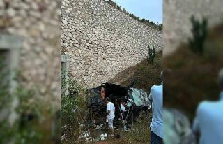 Hurdaya dönen otomobil iki kişiye mezar oldu