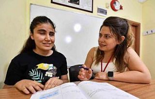 İlk 10 bine giren görme engelli Nazalin, Ankara...