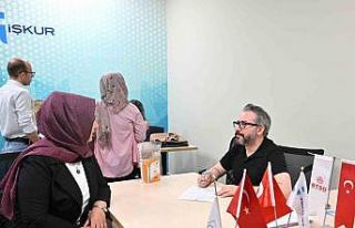 İş arayanlar ile işverenler BTSO İstihdam Merkezi’nde...